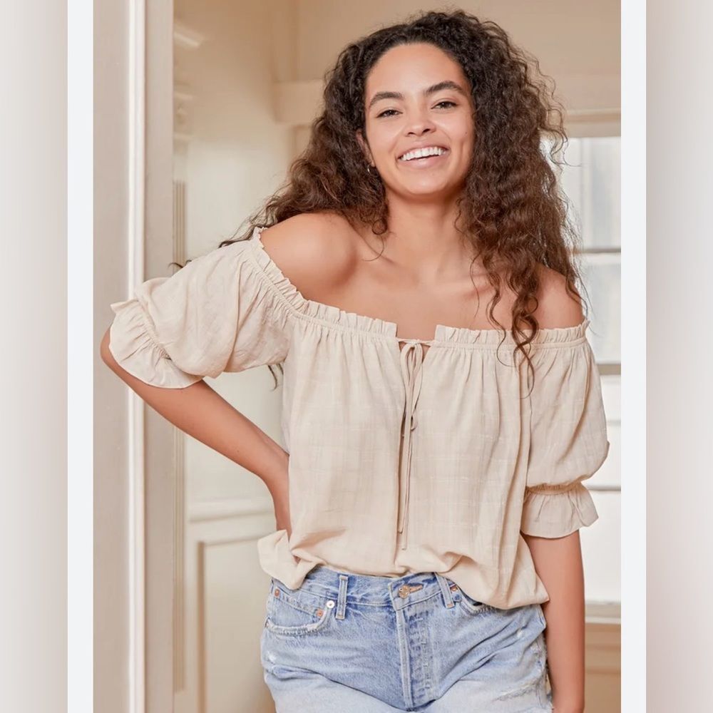 Lulu’s Women’s Picture It Beige Ruffled Puff Sleeve Off-the-Shoulder Top, Small